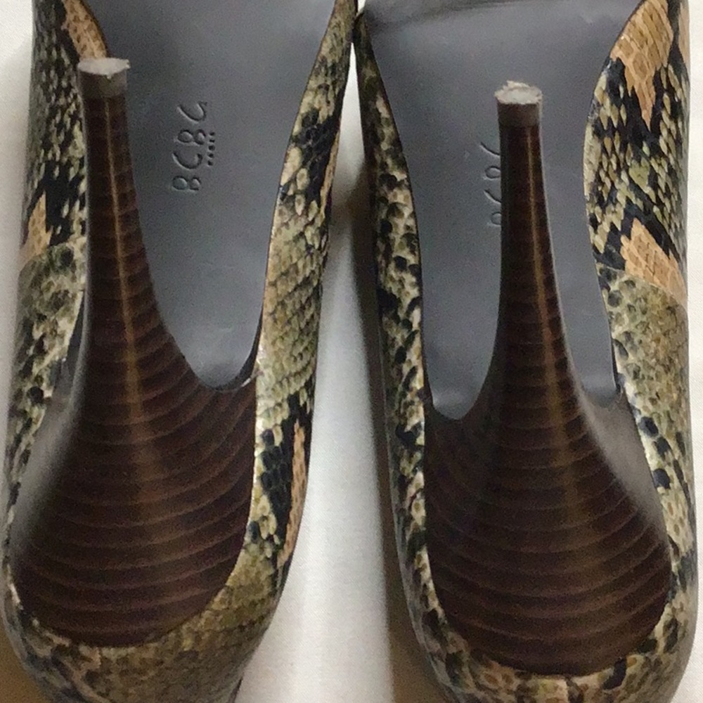 Bcbg Python Peep Toe Size 10 - image 8